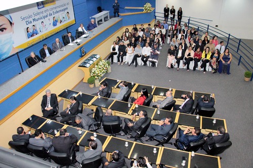 Dia Municipal da Enfermagem é comemorado com solenidade na Câmara