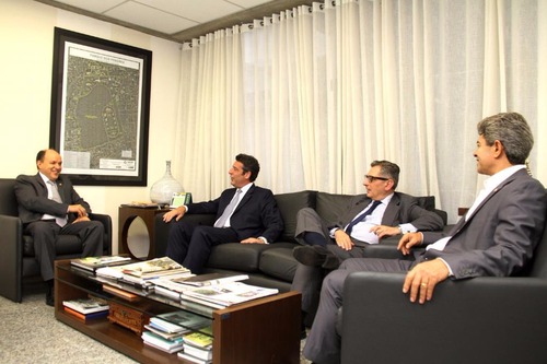 Parlamentares recebem o embaixador da Argentina no Brasil
