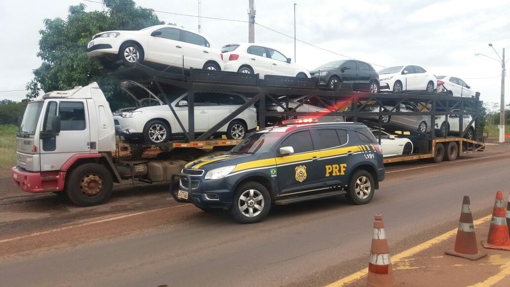PRF recupera em ‘cegonha’ Rav 4 furtado de consessionária em SP Caminhão-cegonha onde veículo furtado em São Paulo era transportado para Campo Grande (Foto: PRF/Divulgação)