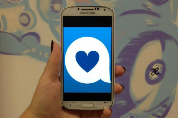 Sedutor em rede social, rapaz dava golpes em mulheres da Capital Aplicativo de namoro foi usado em golpes, segundo a polícia - Foto: Reprodução