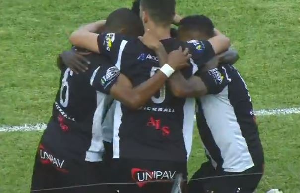 Corumbaense vence o primeiro jogo da final do Estadual Comemoração do Corumbaense pelo gol.