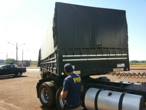 Contrabando de cigarro foi apreendido pela PRF - Fotos: Osvaldo Duarte