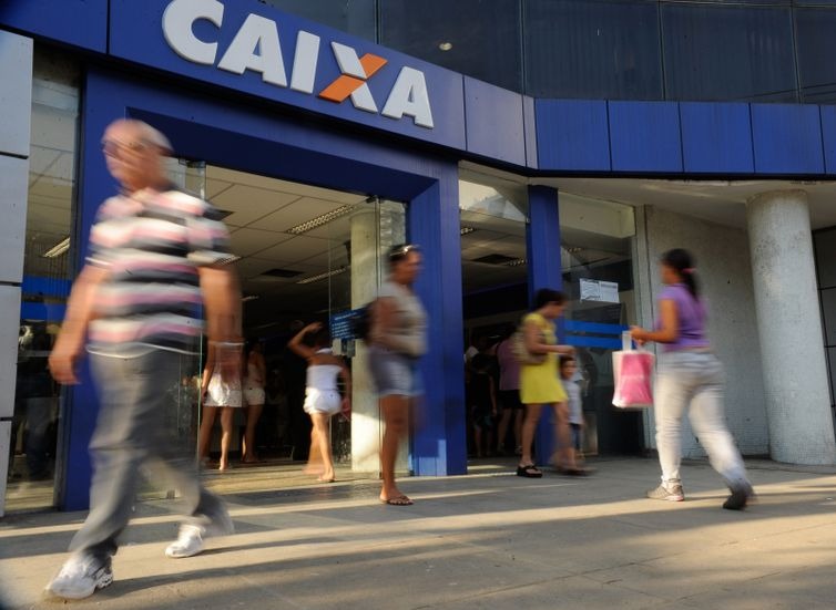 Caixa antecipa calendário de saques de até R$ 500 do FGTS