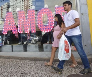Dia dos Namorados deve injetar R$ 160 milhões na economia de MS Gastos com presentes devem somar R$ 98,5 milhões - Gerson Oliveira / Arquivo / Correio do Estado