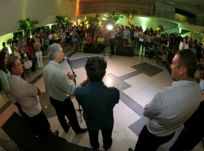 Encaminhado para a Assembleia projeto que antecipa aposentadoria de policiais A assinatura da proposta de alteração da Lei 114/2005 ocorreu na Adepol/MS (Reprodução)