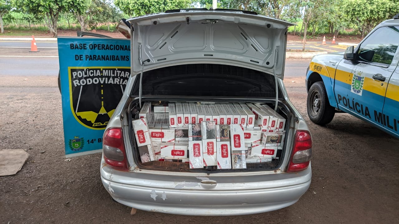 Polícia apreende mais de 1,6 mil pacotes de cigarros que seriam levados para MG Divulgação/PMR