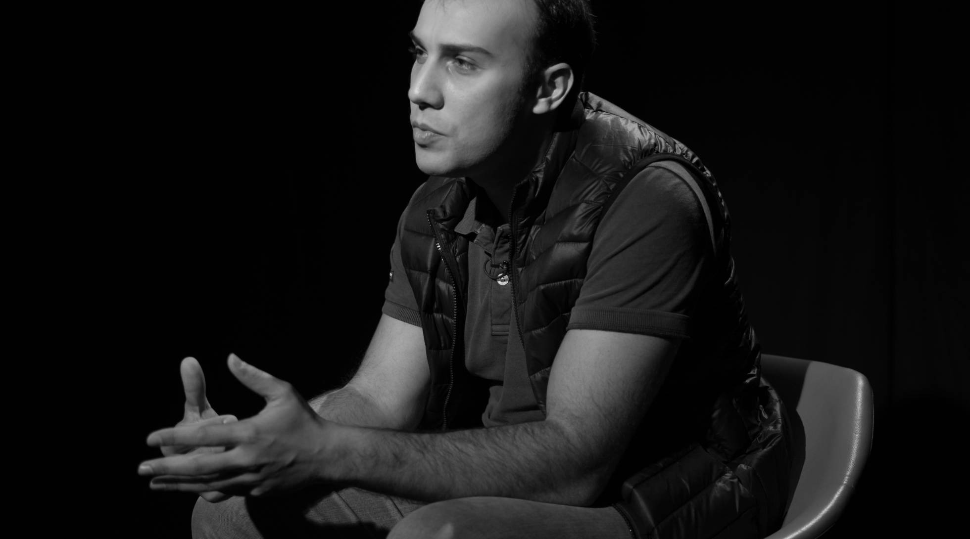 “Ataque ajudará Bolsonaro a chegar perto de seu teto eleitoral, em torno de 26%” O cientista político Andrei Roman. Leonardo Veras. EBC/TV Brasil