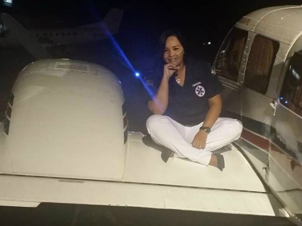 Enfermeira alia paixão pela aviação a de salvar vidas e atua em UTI aérea Mulher uniu a paixão da profissão de enfermagem com aviação (Foto: Gláucia Villany/Arquivo pessoal)