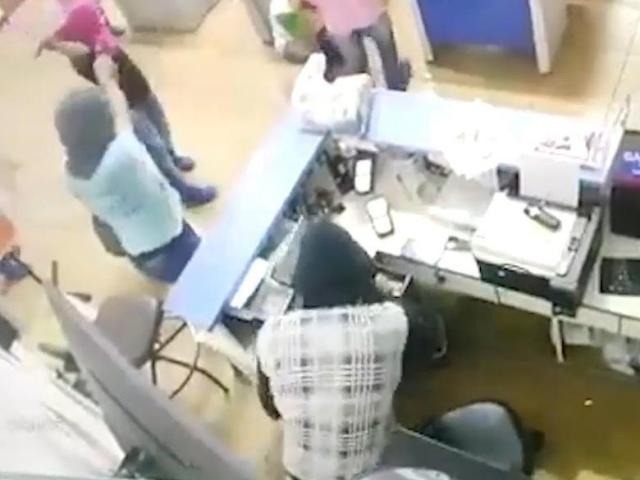 Vídeo mostra ação de bandidos em mercado de Naviraí Reprodução / Facebook