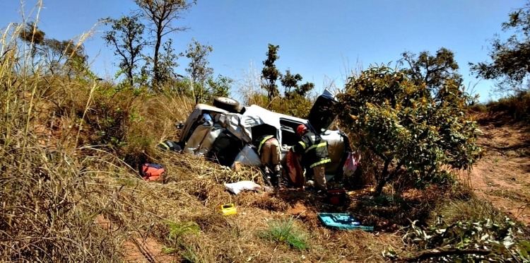 Idosa de 77 anos morre após de carro sai da pista em curva na BR-262 Site Hoje Mais