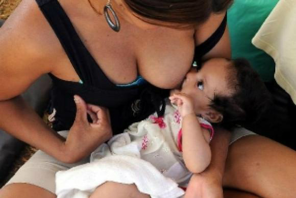 Amamentação para o desenvolvimento sustentável é tema de campanha mundial Semana Mundial da Amamentação começa nesta segunda-feira (1º) e vai até o dia 7 Arquivo/Agência Brasil