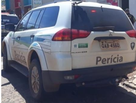 Moradores estranham cheiro forte e encontram idoso morto em banheiro no Centro (Foto: Geisy Garnes)