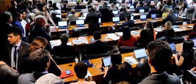 CAE deve votar na terça relatório sobre reforma trabalhista © Agência Senado