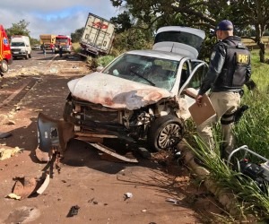 Acidente entre três veículos em rodovia deixa cinco pessoas feridas Acidente entre três veículos em
rodovia deixa cinco pessoas feridasVítimas foram levadas ao hospital e duas permanecem em estado grave