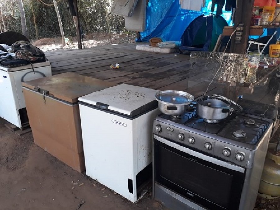 Local era utilizado para pesca ilegal e construído em espaço de APP. PMA Divulgação