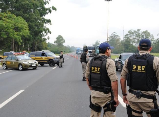 Acidentes e mortes nas rodovias federais de MS caem pela metade durante o Ano Novo, diz PRF Acidentes e mortes nas rodovias federais de MS caem pela metade durante o Ano Novo, diz PRF