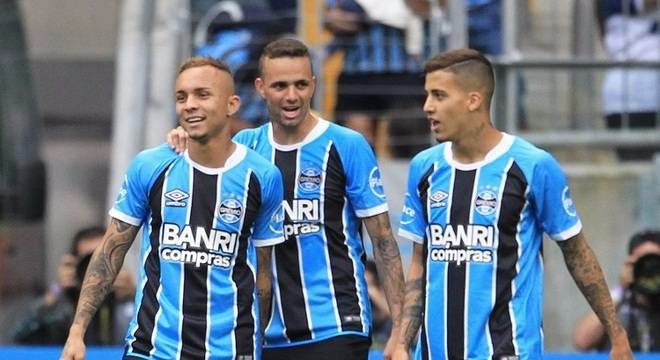 Everton (esq) foi o destaque da partida deste domingo
Agência Freelancer/Folhapress/05.11.17