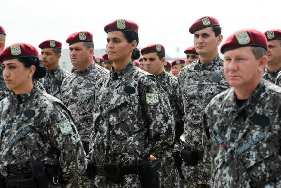 Rio de Janeiro - Militares da Força Nacional, que vão reforçar segurança dos Jogos Olímpicos, desembarcam na Base Aérea do Galeão, recepcionados pelo ministro da Justiça e Cidadania, Alexandre de Moraes Tomaz Silva/Agência Brasil
