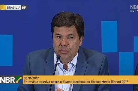 Abstenção sobe, e três em cada dez inscritos faltam à prova do Enem Ministro fez avaliação positiva do 1º dia do Enem
Reprodução/NBR