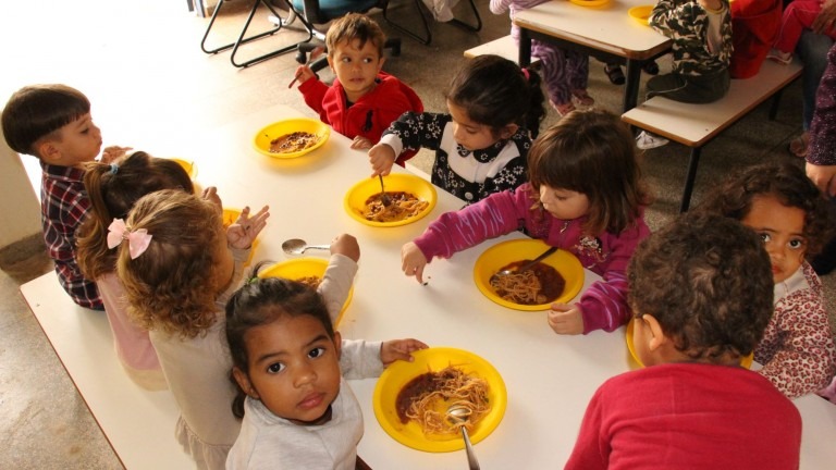 Prefeitura abre processo seletivo para contratação de 100 merendeiros Prefeitura abre processo seletivo para contratação de 100 merendeiros