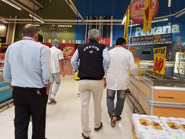 Extra é autuado por adulteração de prazo de validade de carnes