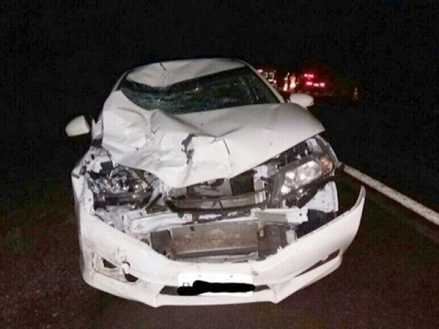 Colisão entre moto e veículo deixa um ferido em estado grave na BR-163 Parte frontal do veículo ficou completamente destruída. (Foto: Rio Brilhante em Tempo Real)