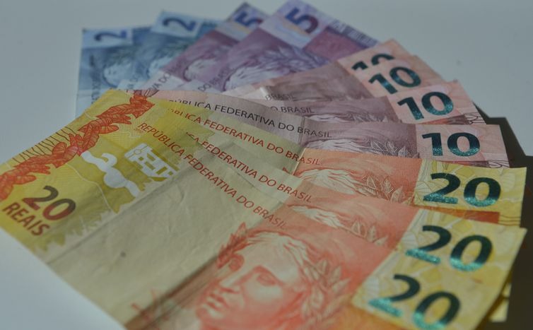 Crédito bancário para 2.646.626 contribuintes será feito dia 17, somando R$ 3,3 bilhões. Marcello Casal/Agencia Brasil