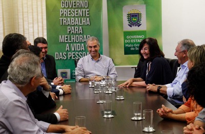 Assinatura do convênio entre Estado e Prefeitura aconteceu na quarta-feira, na Governadoria, com as presenças da prefeita Délia, secretários e vereadores – Chico Ribeiro