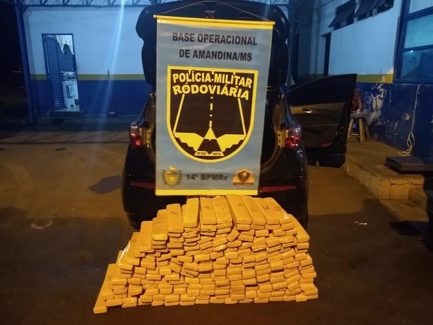 PMR apreende carro com 192 kg de maconha ma MS-276