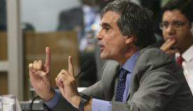 Comissão do Impeachment conclui discussão de parecer; votação será nesta quinta O advogado de defesa da presidente afastada, José Eduardo Cardozo Fabio Rodrigues Pozzebom/Agência Brasil