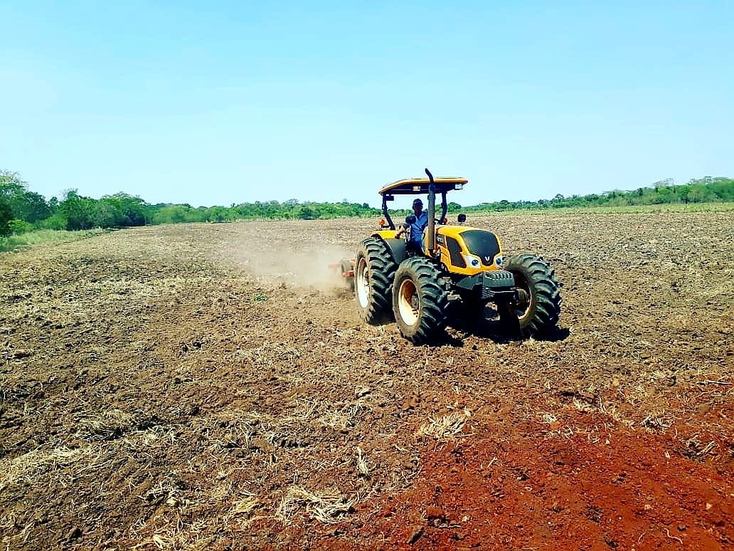 Mais de seis mil hectares de solo foram de pequenos produtores foram preparados com o apoio da Prefeitura de Dourados por intermédio da Secretaria de Agricultura Familiar