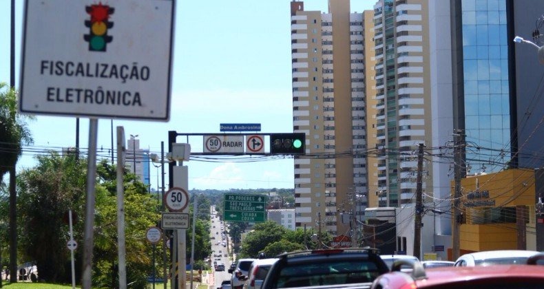 Prefeitura suspende licitação para equipamentos eletrônicos de fiscalização de trânsito