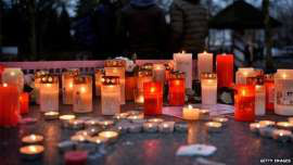  Copyright British Broadcasting Corporation 2015 Parentes e amigos relembram os que morreram no acidente aéreo envolvendo um avião da Germanwings nos Alpes franceses