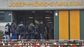 Copyright British Broadcasting Corporation 2015 Aulas foram canceladas nesta quarta-feira na escola Joseph-Koenig