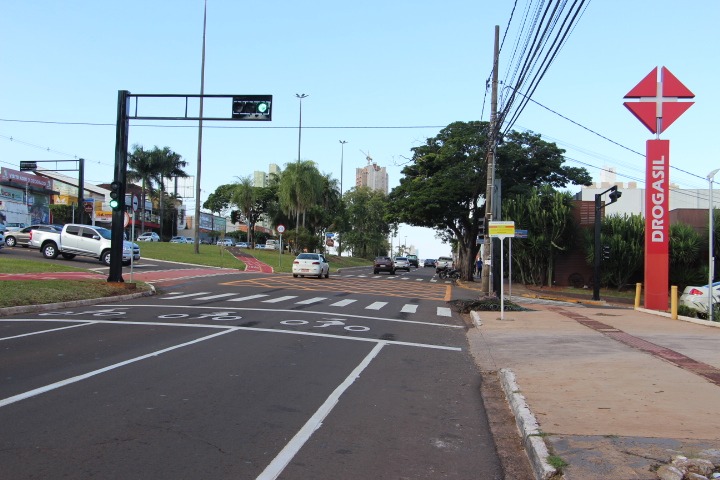 Semáforos da Afonso Pena com Espírito Santo são instalados por indicação de vereador João César Mattogrosso Foto: Assessoria