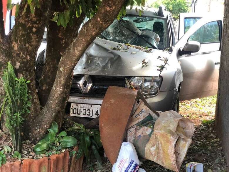 Motorista morre após ser esfaqueado e bater contra árvore Paulo Roberto Romualdo era ex-atleta e foi candidato a deputado estadual em 2014. O Pantaneiro
