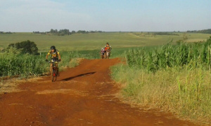 Ciclistas que participarão do 1º Dourados Bike Tour percorrerão por estradas na bela zona rural de Dourados - Foto: Divulgação
