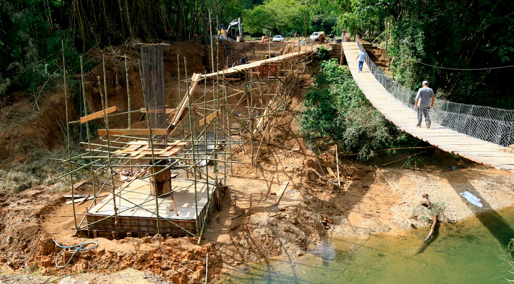 Estado constrói ponte de concreto no Rio Salobra em Bodoquena Ponte em construção terá 50 metros de cumprimento e conclusão prevista para seis meses. Edemir Rodrigues