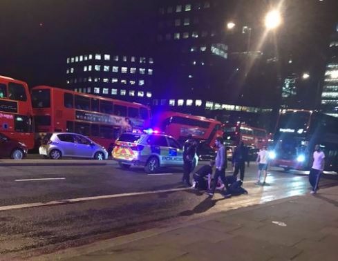 Incidente fecha a London Bridge, na Inglaterra Incidente fecha a London Bridge, na Inglaterra