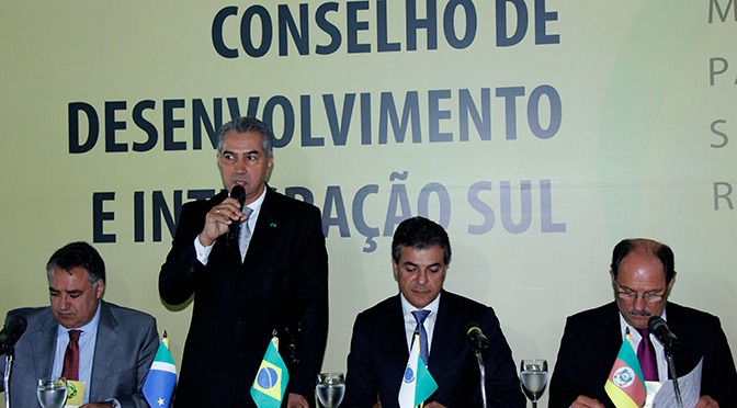 Reinaldo Azambuja assume presidência do Codesul Reinaldo Azambuja assume presidência do Codesul