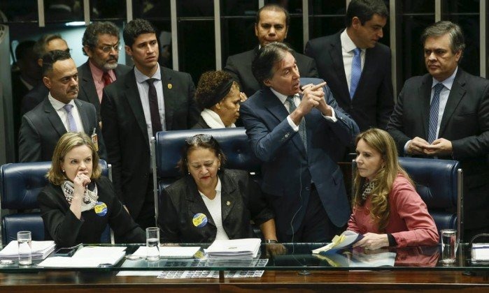 Grupo de senadores defende prisão após segunda instância em carta ao STF Grupo de senadores defende prisão após segunda instância em carta ao STF