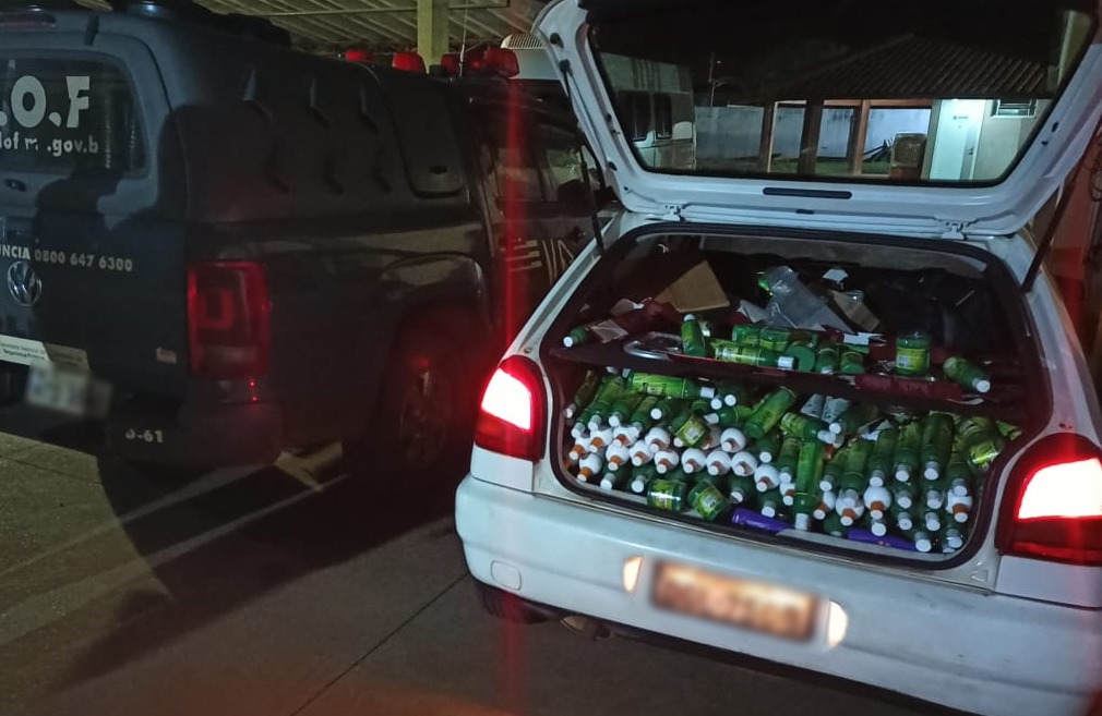 Polícia apreende smartphones e cosméticos contrabandeados do Paraguai Polícia apreende smartphones e cosméticos contrabandeados do Paraguai