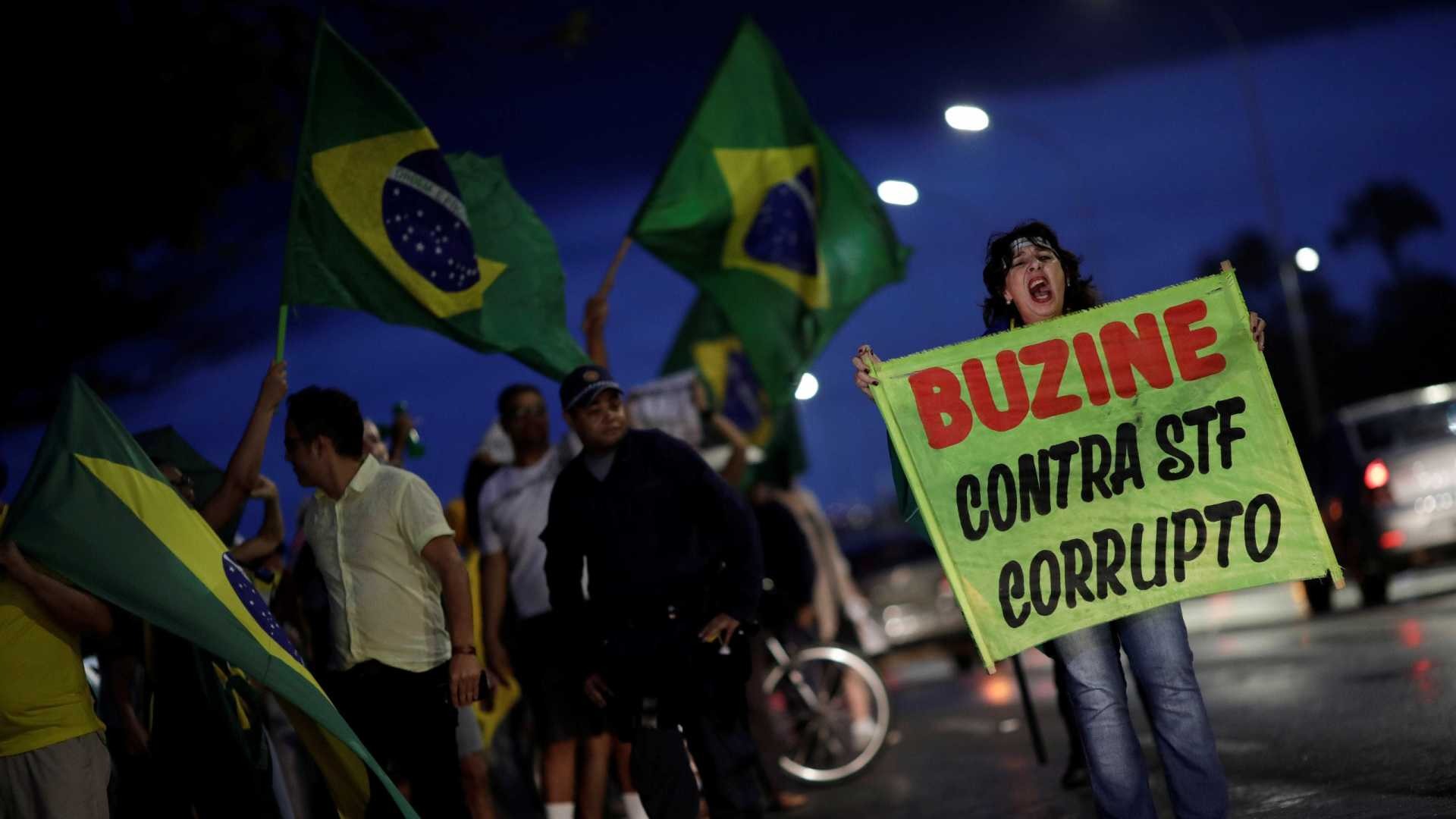 Protesto em Brasília reúne pautas que não estão ligadas a Lula Protesto em Brasília reúne pautas que não estão ligadas a Lula