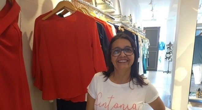 A vendedora Célia Maria acumula quase R$ 30 mil em dívidas. Arquivo Pessoal