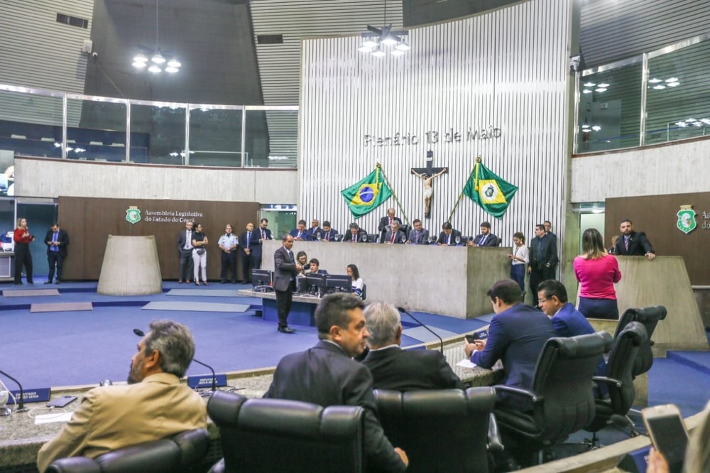 Deputados iniciam sessão que vota proibição de anistia para policiais amotinados no Ceará. Camila Lima/SVM