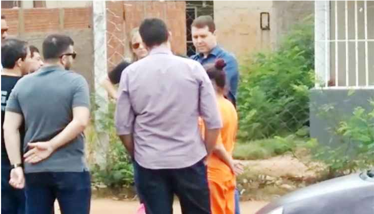 Polícia faz reconstituição com casal suspeito de assassinar jovem a golpes de concreto (Foto: JP News)