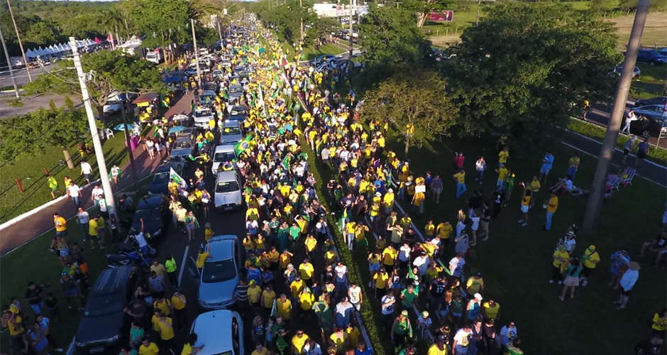 Manifestantes a favor da Lava-Jato vão as ruas neste domingo Divulgação