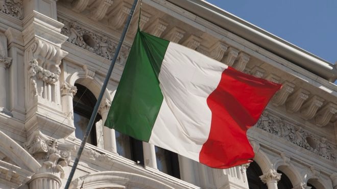 Processo mais ágil pode beneficiar 450 mil brasileiros à espera de cidadania italiana Brasil emitiu 21 mil passaportes italianos em 2016; 112 mil aguardam cidadania.
GETTY IMAGES