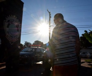 Apontado por vizinhos como pedófilo é agredido e tem casa invadida Locutor registrou boletim de ocorrência por agressões e danos - Bruno Henrique