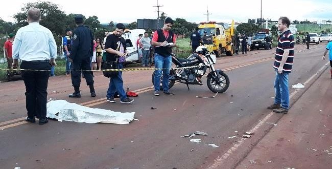 Homem morre após colisão contra veículo de policial